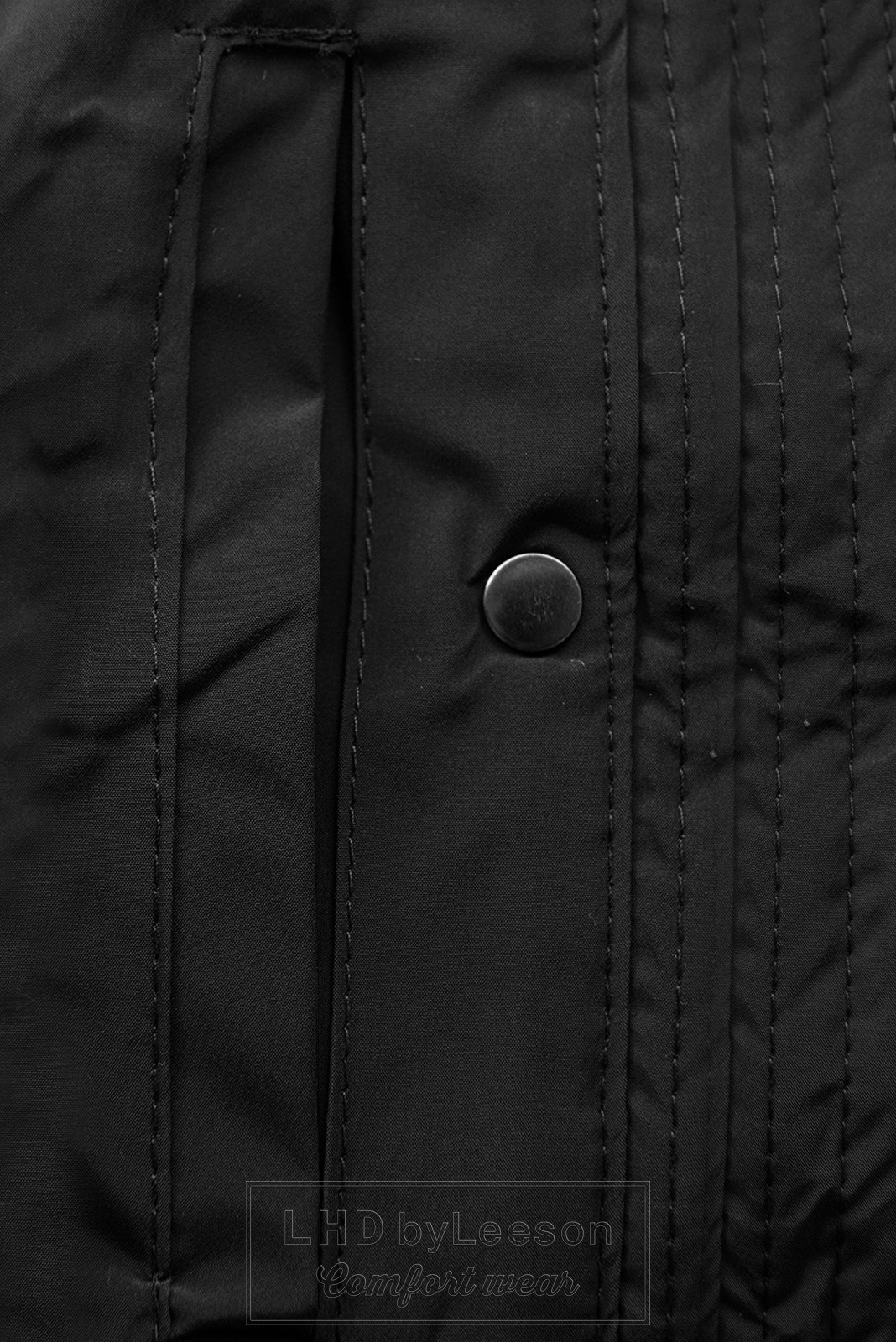 Czarna zimowa kurtka z dużym kapturem