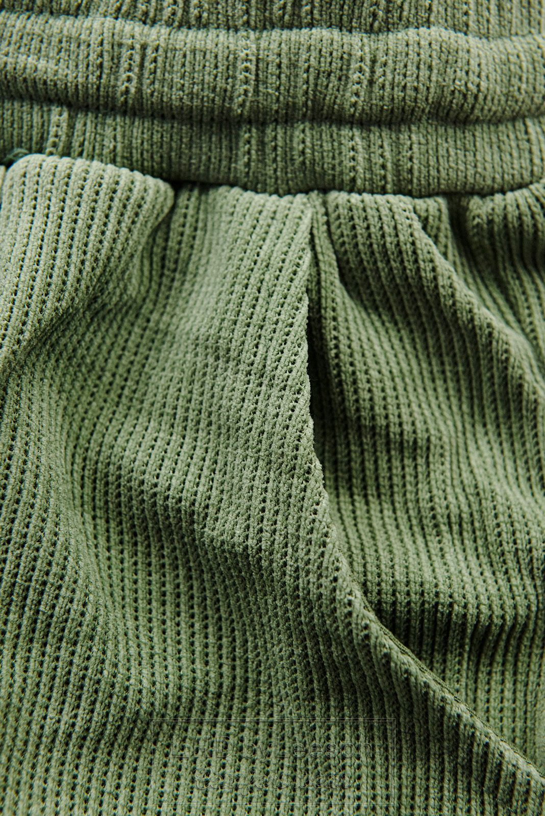Oliwkowo-zielony komplet dresowy z kapturem