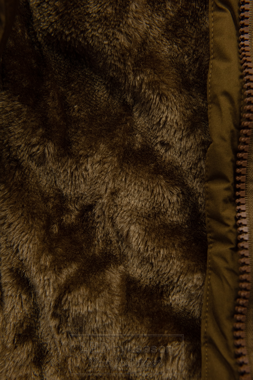 Karmelowo-brązowa zimowa kurtka z paskiem