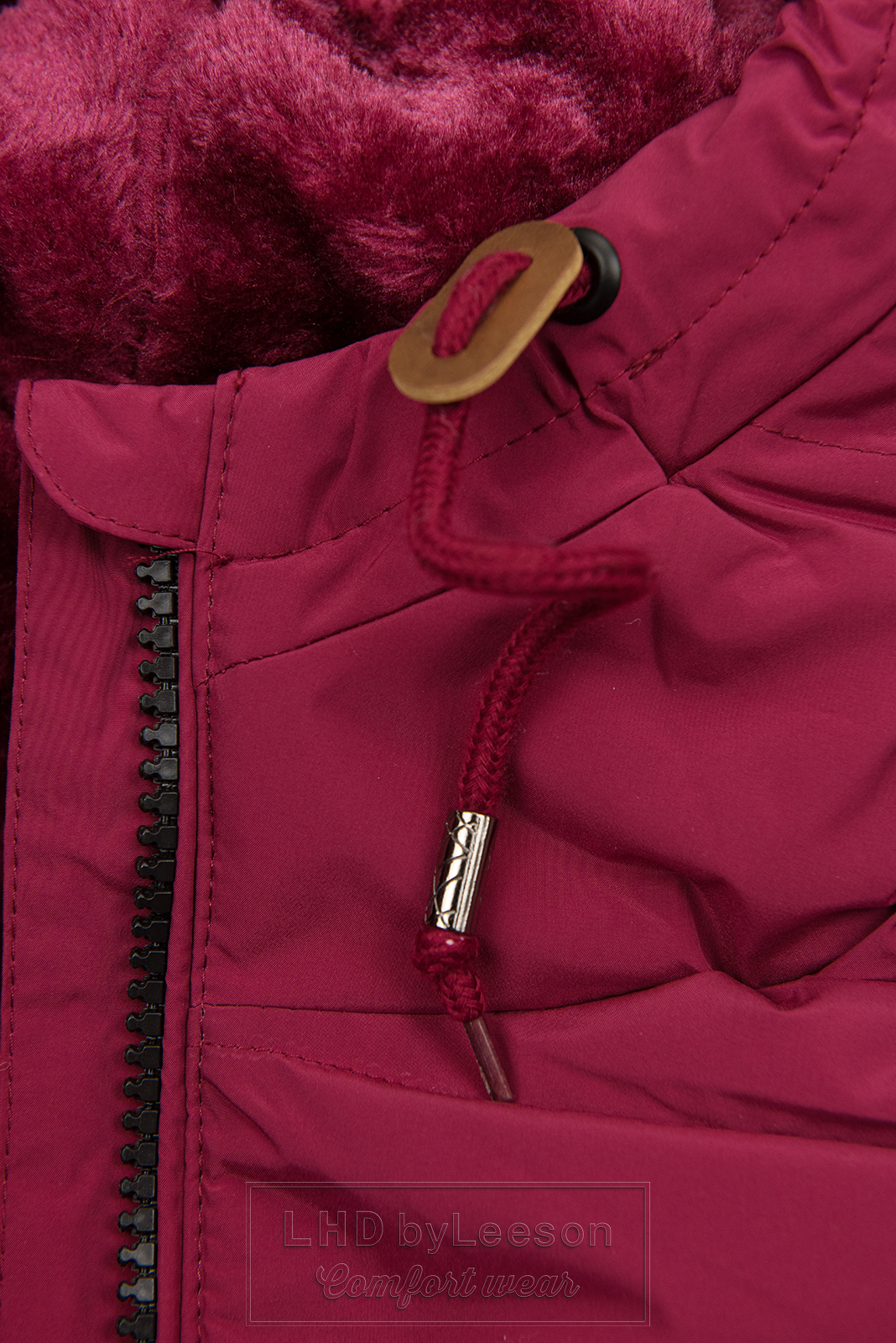 Karminowa pikowana kurtka zimowa z kapturem