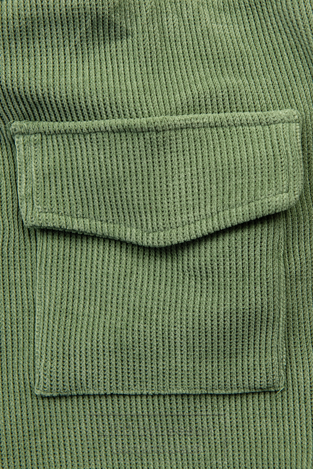 Oliwkowo-zielony komplet dresowy  z kołnierzem
