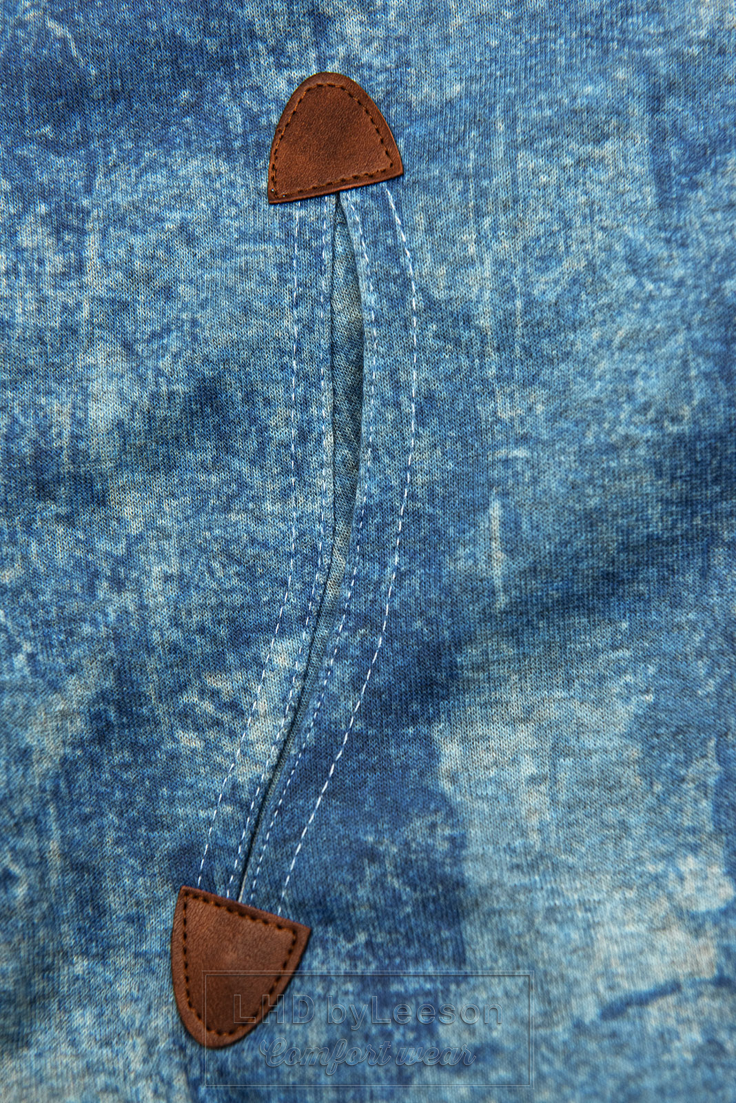 Jasnoniebieska bluza z asymetrycznym zamkiem