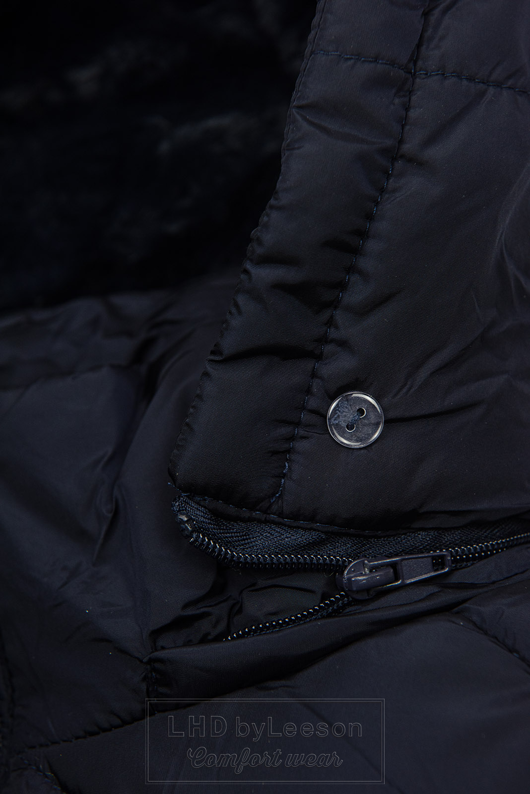 Granatowa pikowana kurtka zimowa z odpinanym kapturem