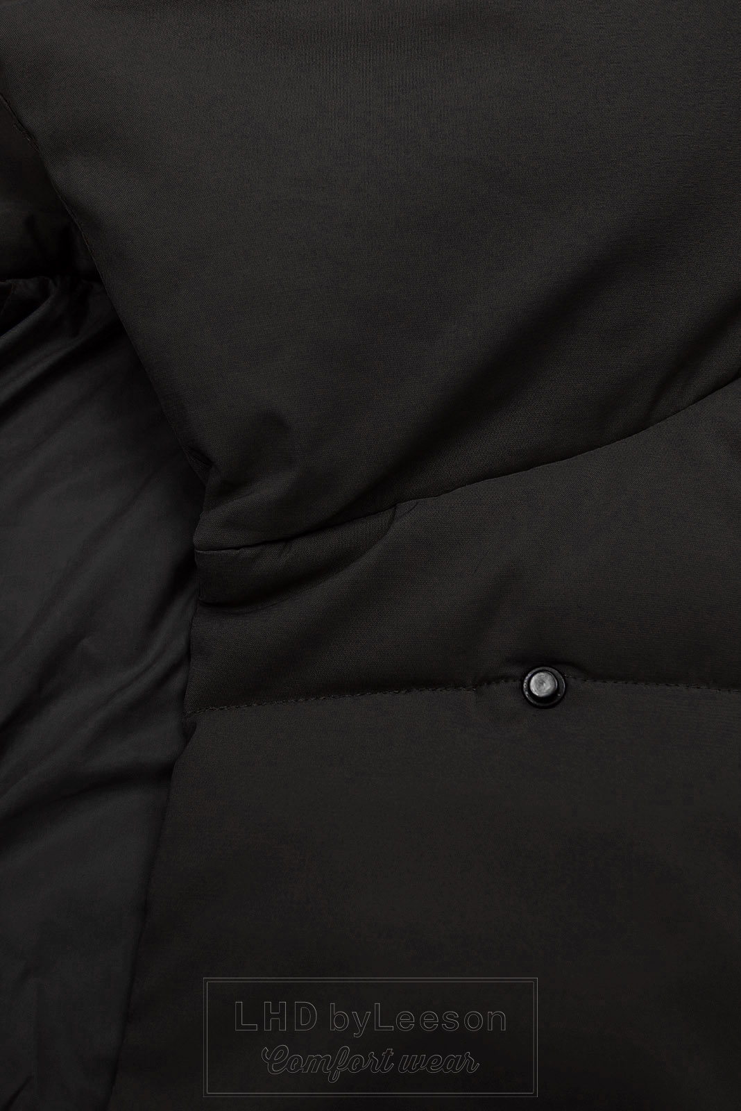 Czarna pikowana kurtka zimowa z paskiem