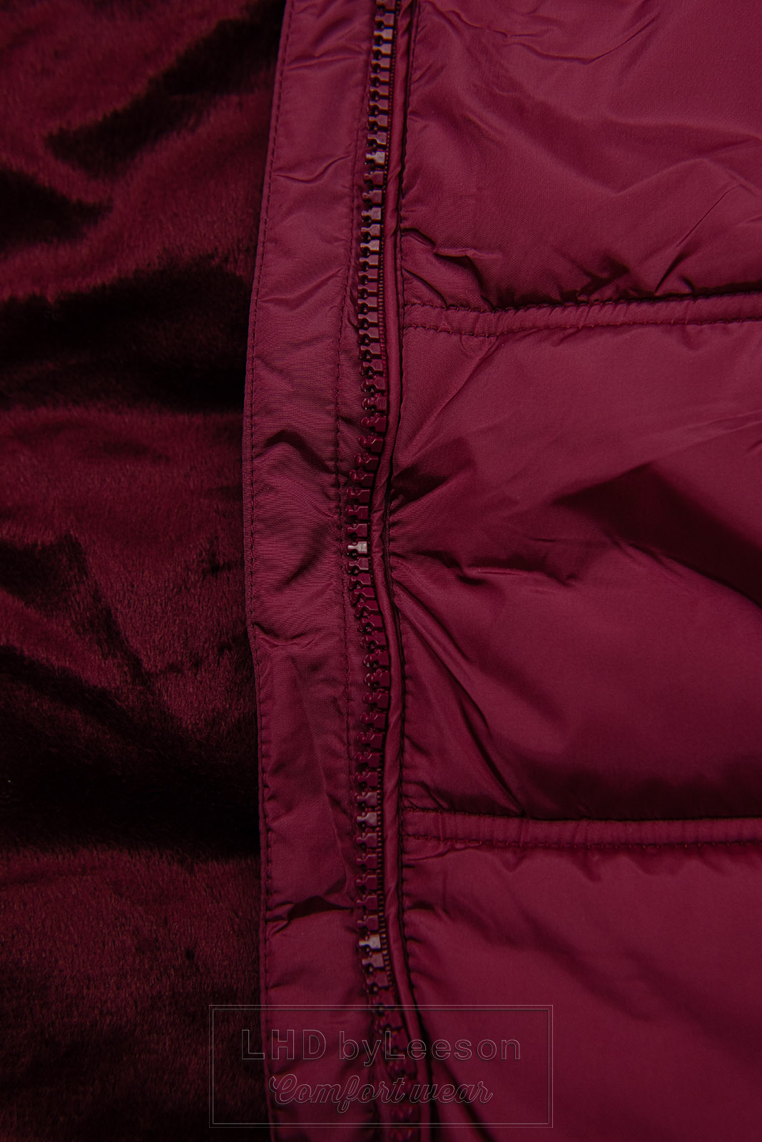 Burgundowa kurtka zimowa w pikowanym designe