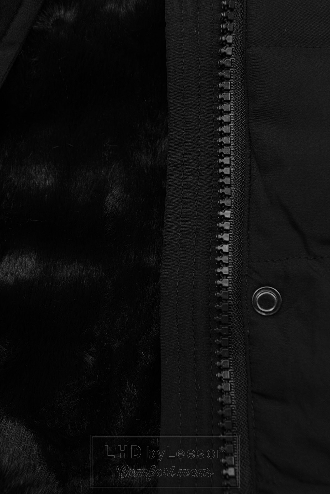 Ciepła pikowana kurtka w czarnym kolorze