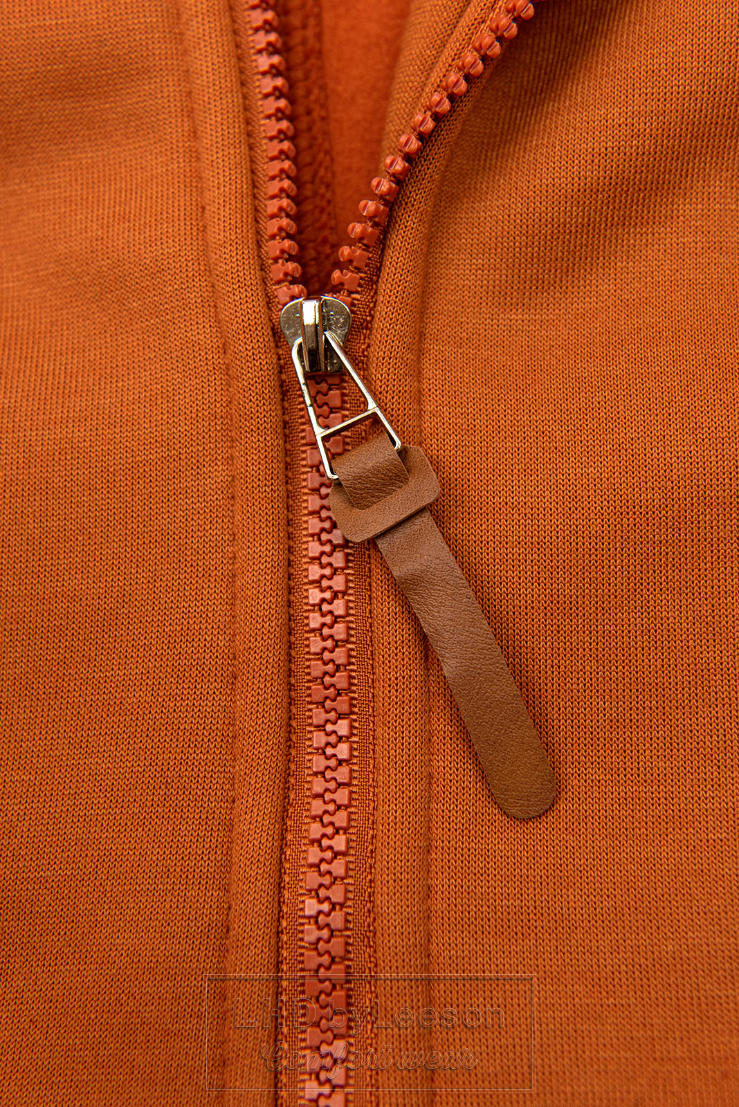 Cynamonowo-brązowa bluza z pikowanym kapturem
