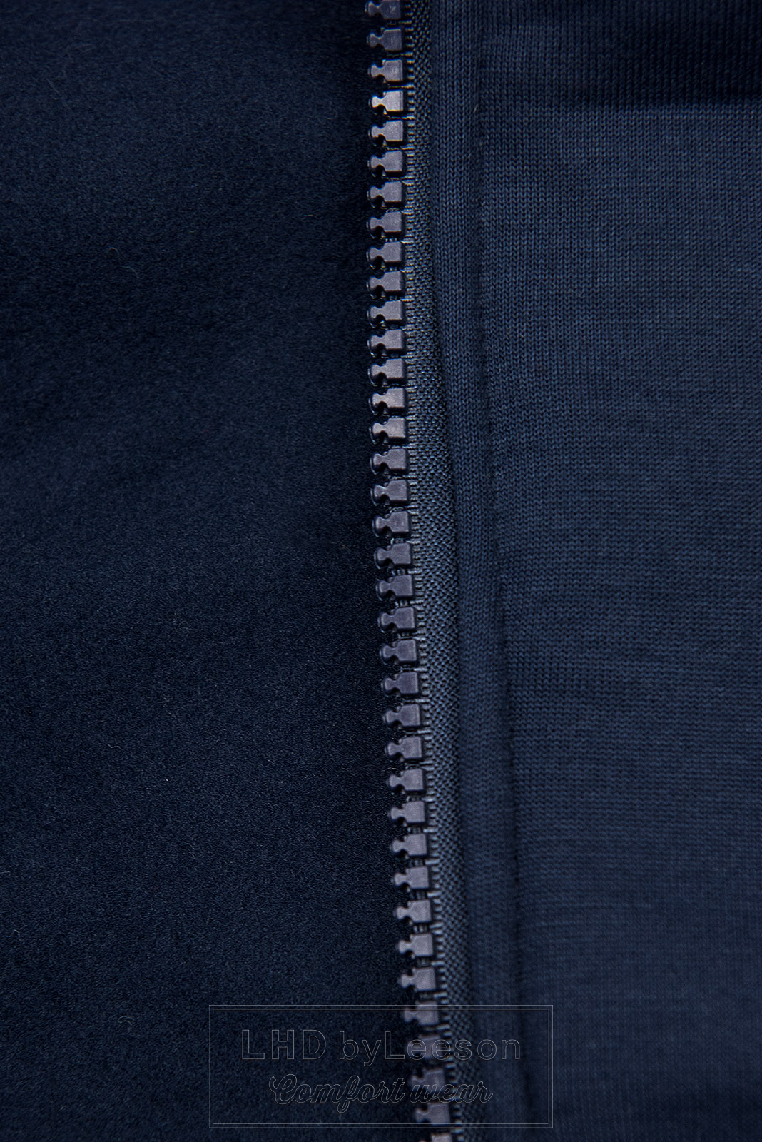 Granatowa bluza z pikowanym kapturem