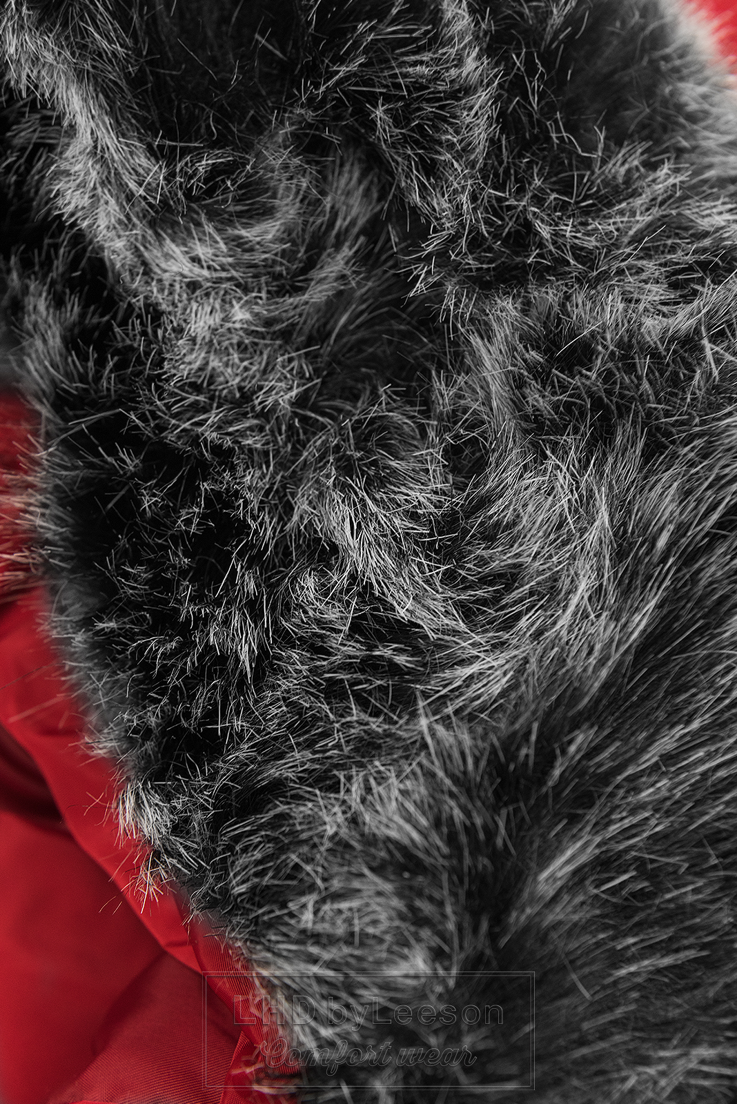 Czerwona pikowana kurtka zimowa ze sztucznym futerkiem
