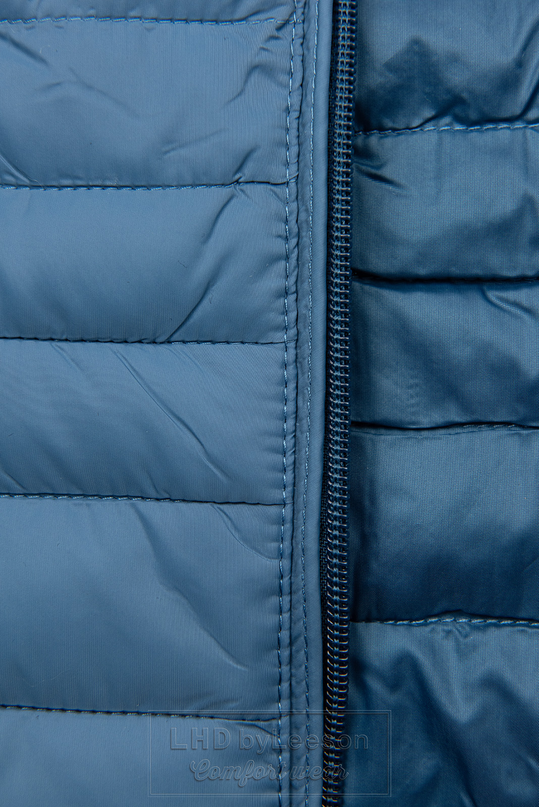 Niebieska pikowana kurtka na sezon przejściowy