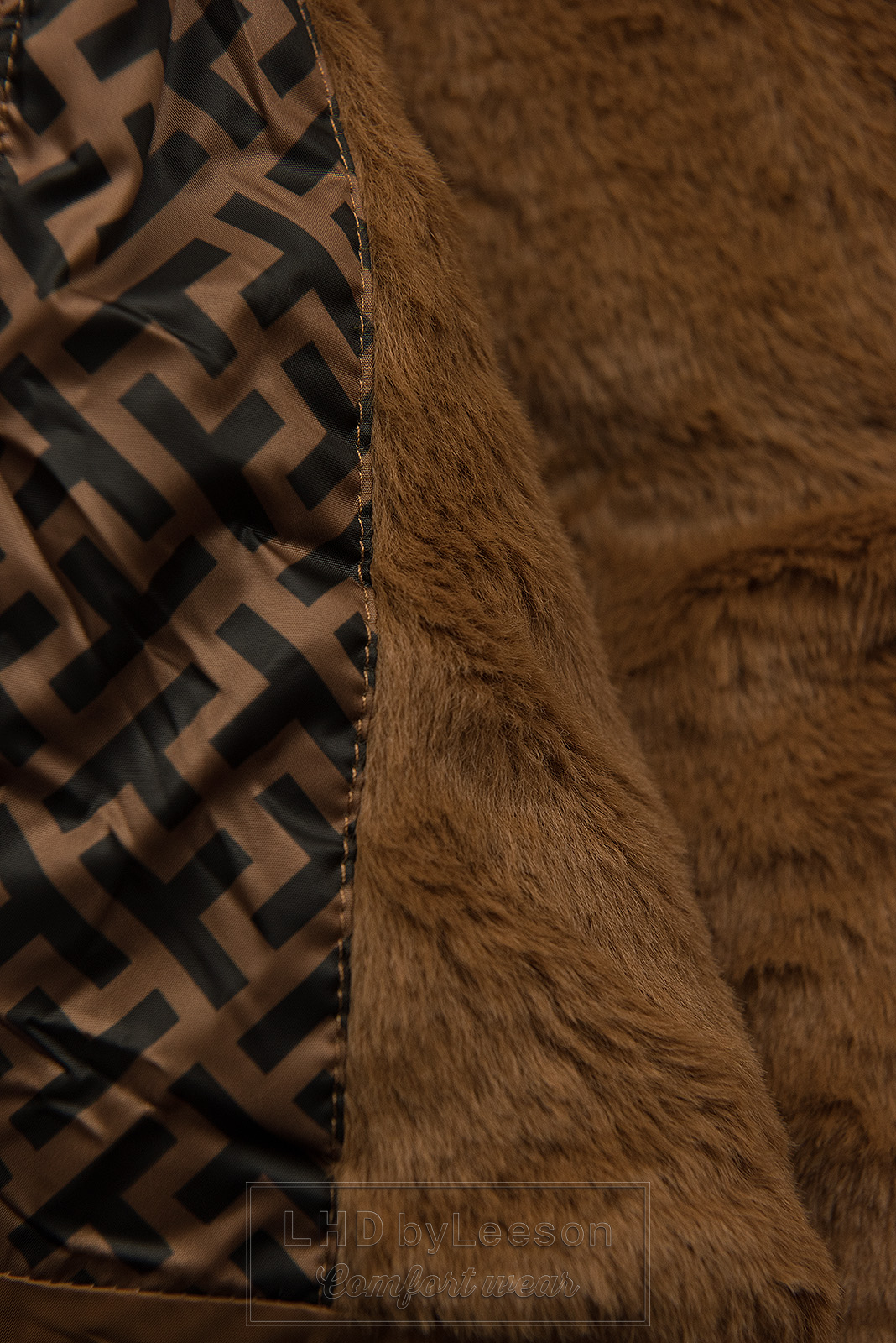 Karmelowo- brązowa zimowa kurtka z wzorzystą podszewką