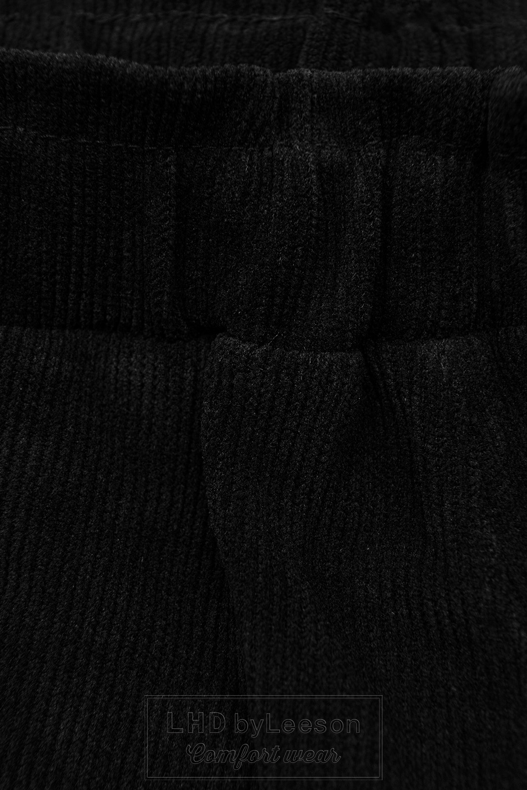Czarne wygodne spodnie z gumą w pasie