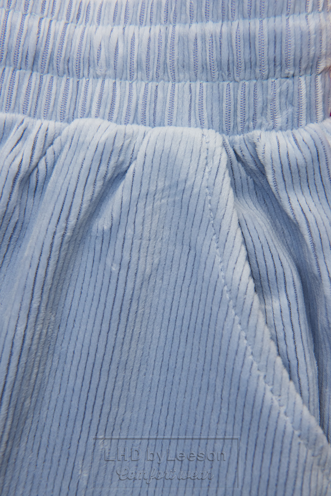Jasnoniebieskie spodnie codzienne ze sztruksowym wzorem