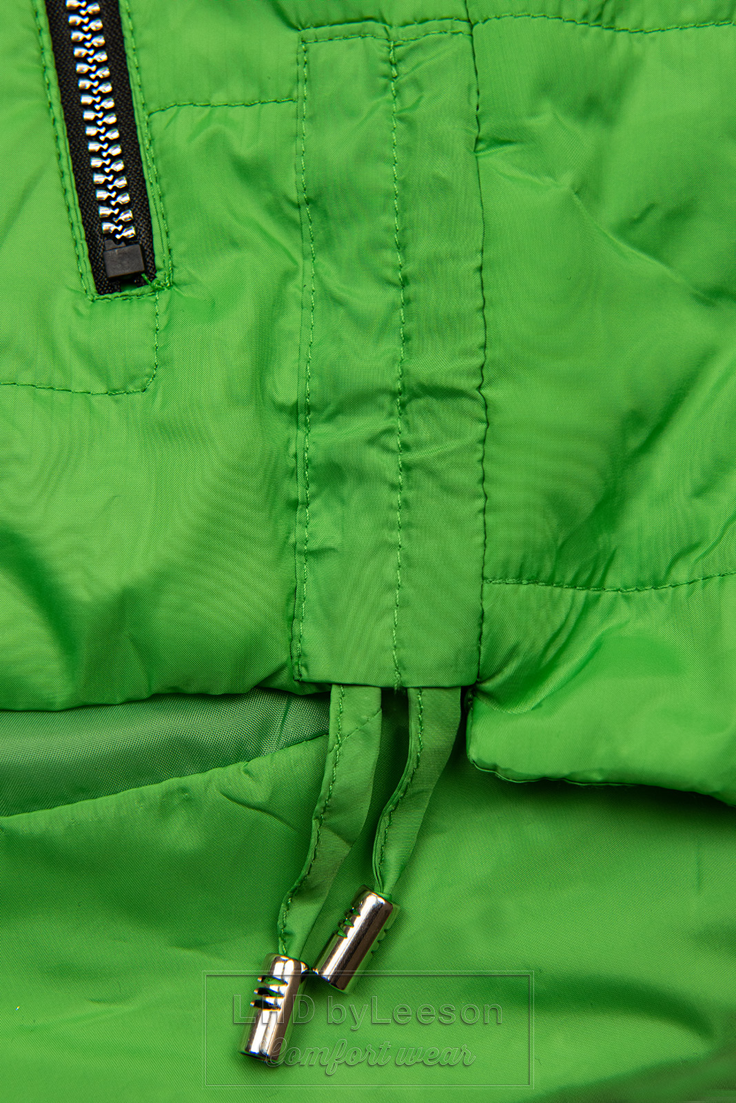 Zielona kurtka z kapturem