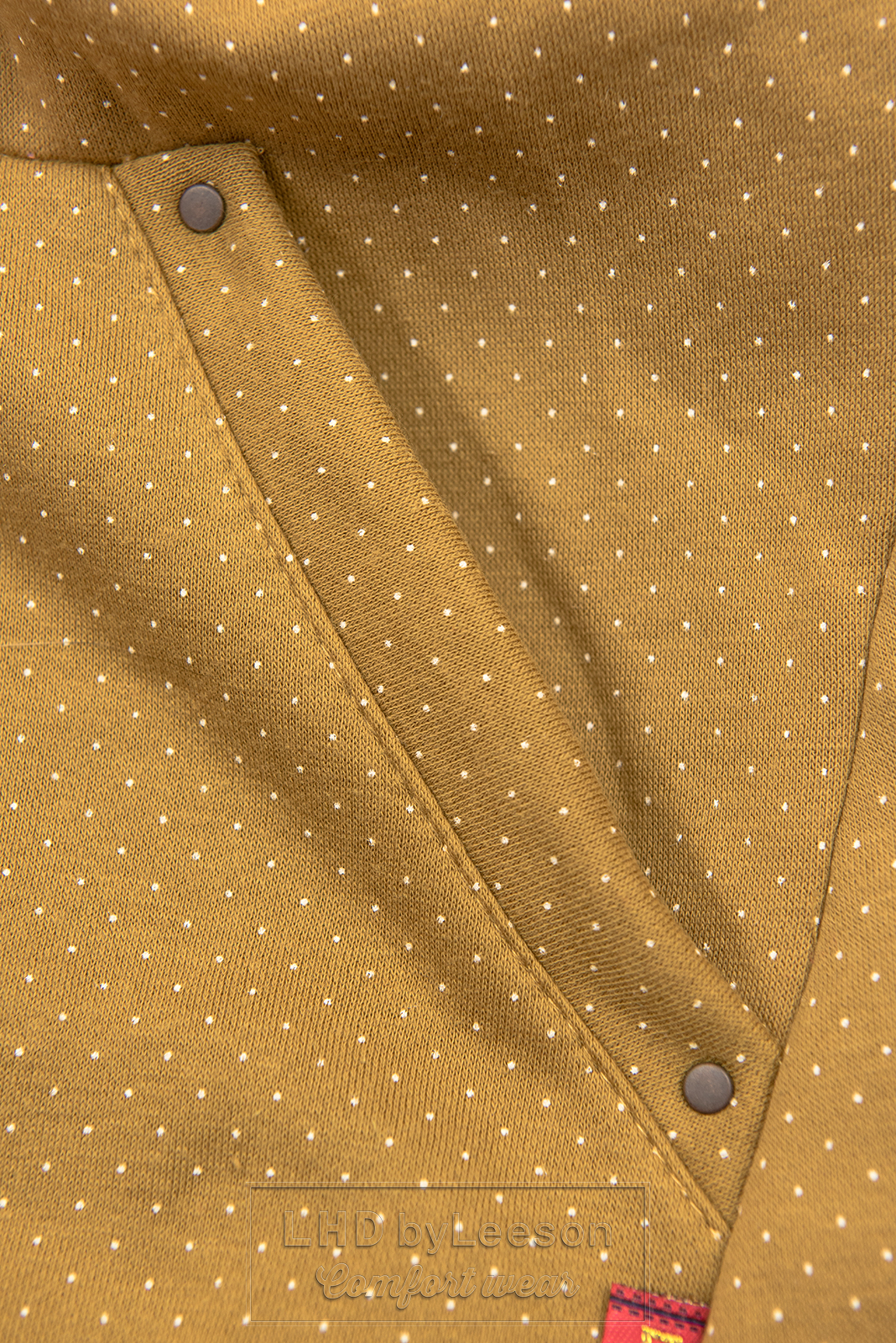 Musztardowa bluza z delikatnym nadrukiem w kropki
