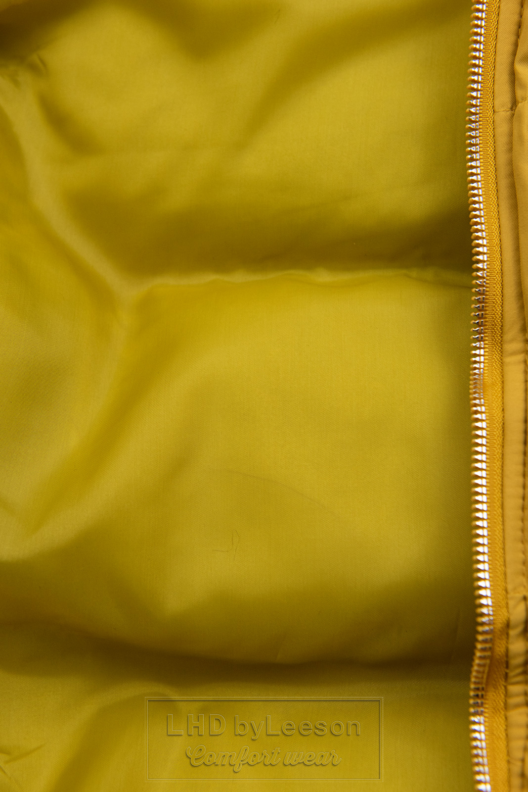 Żółta pikowana kamizelka z kapturem
