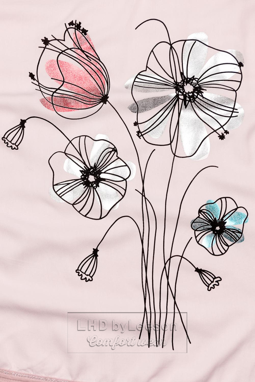 Jasnoróżowa bluzka z nadrukiem kwiatów