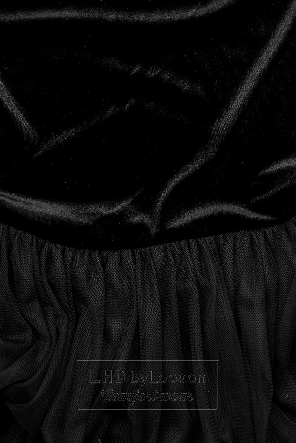 Czarna sukienka z tiulowym spodem