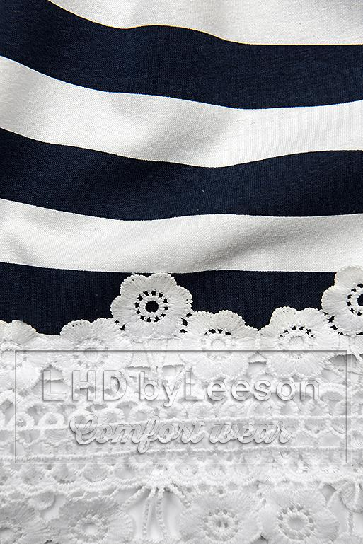 Granatowo-biała sukienka w paski z koronką I.