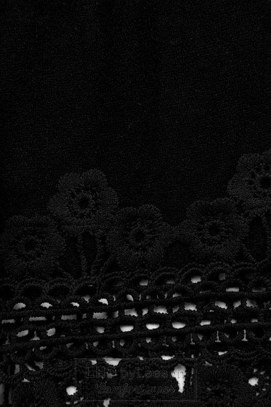 Czarna krótka sukienka z koronką