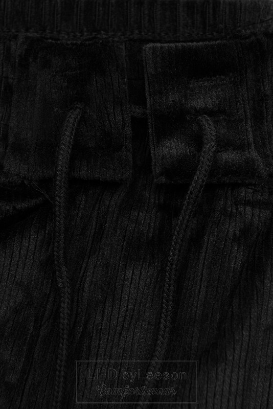 Czarne spodnie z troczkami w pasie