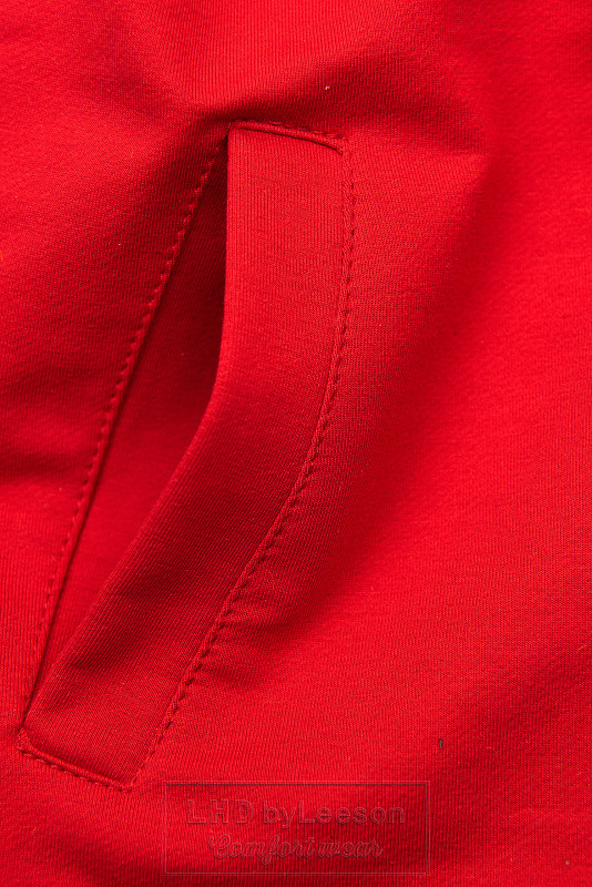 Czerwono-biała bluza z naszywką