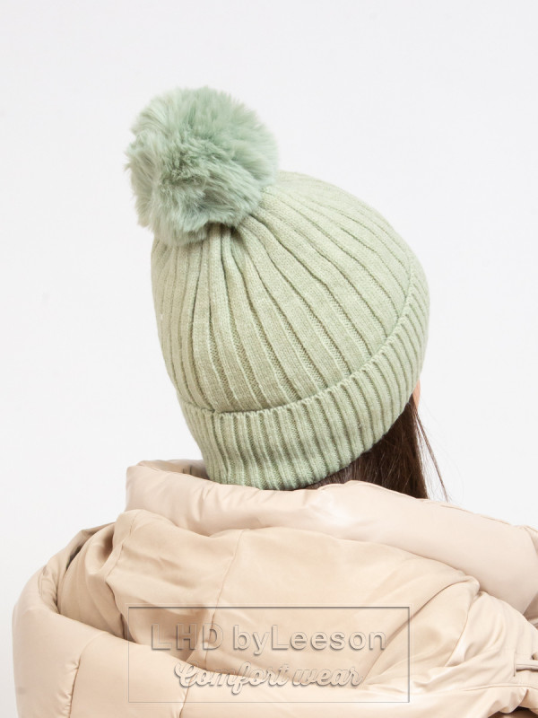 Zimowa ciepła jasnozielona czapka z pomponem