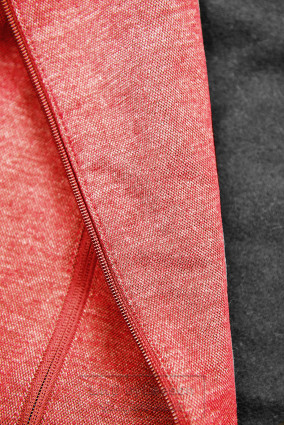 Łososiowa-różowa długa bluza z suwakami