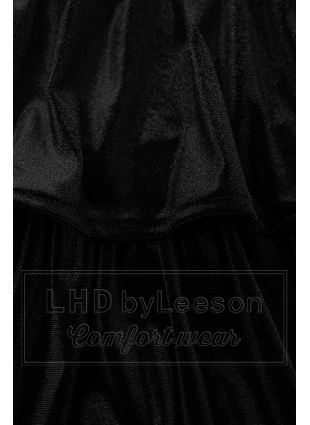 Czarna aksamitna sukienka z falbanami