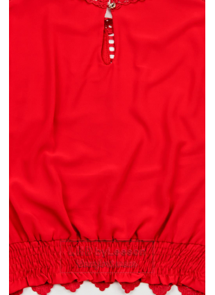Czerwona bluzka z koronką