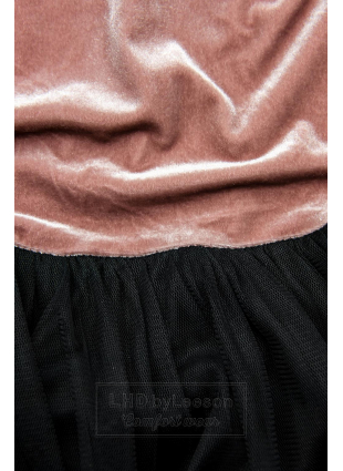 Różowa sukienka z tiulowym spodem