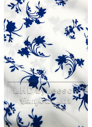 Biało-niebieska bluzka z kwiecistym wzorem