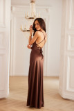 Satynowa maxi sukienka z wiązaniem na plecach, brązowa