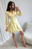 Żółta mini sukienka kopertowa