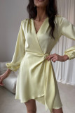 Żółta mini sukienka kopertowa