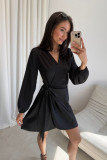 Czarna mini sukienka kopertowa Catlin