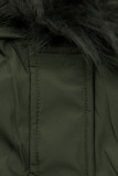 Zimowa parka w kolorze khaki z futerkiem