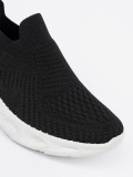 Czarne buty sportowe