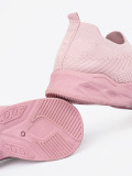 Różowe buty sportowe