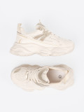 Jasnobeżowe sneakersy na grubej podeszwie