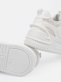 Białe sneakersy z koronką