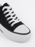 Czarne trampki z napisem Love