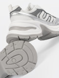 Białe damskie sneakersy ze srebrnymi wstawkami