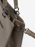 Elegancka torebka z designerskim akcentem