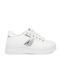Białe sneakersy z metalicznym srebrnym akcentem