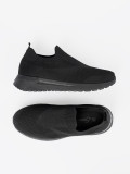 Czarne slip-on sneakers