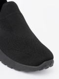 Czarne slip-on sneakers
