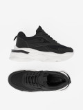 Czarne sportowe sneakersy na grubej białej podeszwie