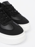 Klasyczne czarne sneakersy na grubej podeszwie