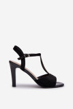 Czarne sandały na szpilce ze zdobionymi paskami